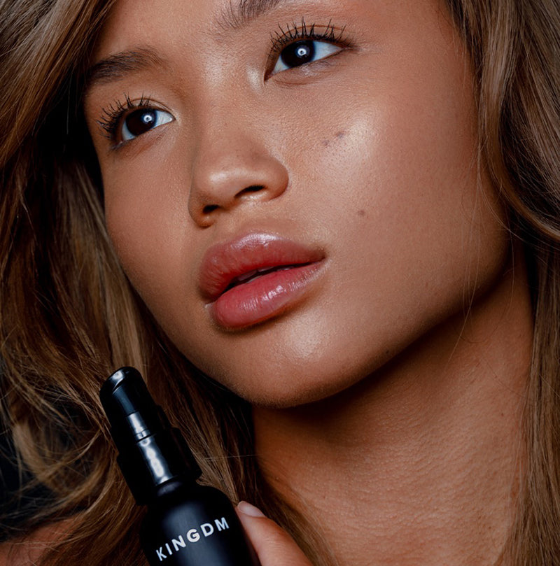 Womxn wearing Kush Queen's CBD Primer as part of her skincare.